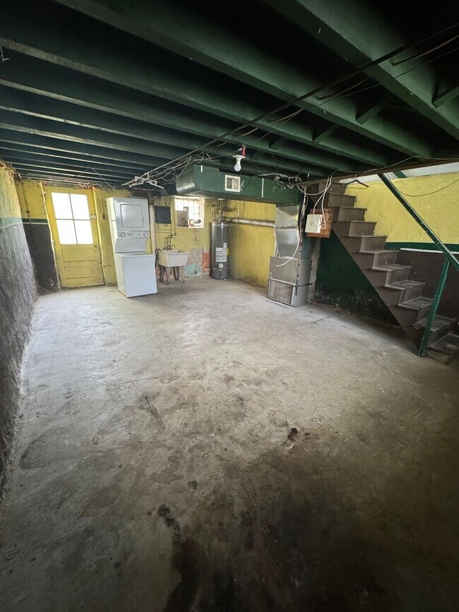 Building Photo - 2-Bedroom Home with Spacious Yard in Junia...