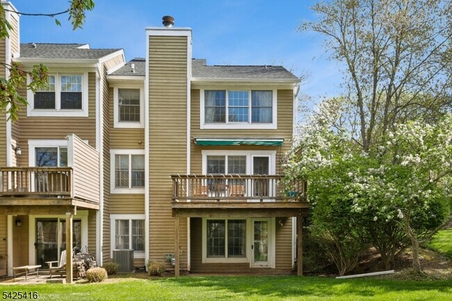 Building Photo - 14 Exeter Rd