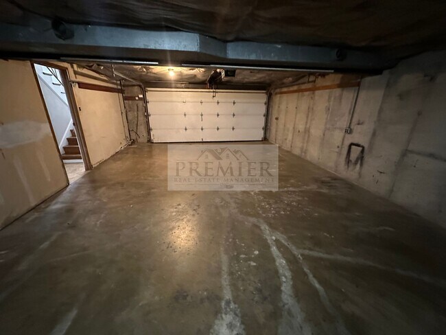 Building Photo - 730 N Aztec Dr