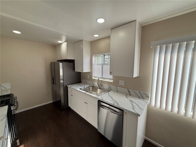 Building Photo - 256 Euclid Pl
