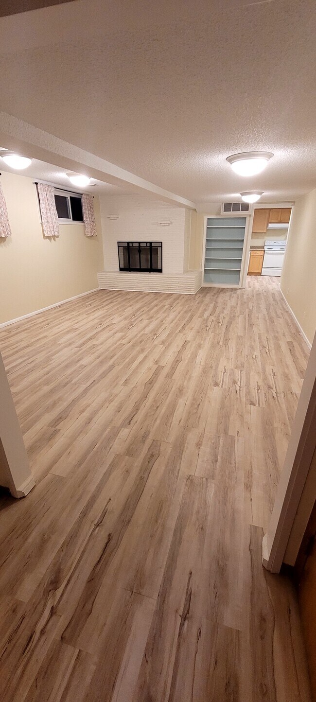 Building Photo - 1055 SW Plum Dr