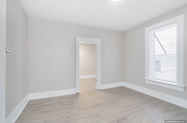 Building Photo - 818/818A Bowen St