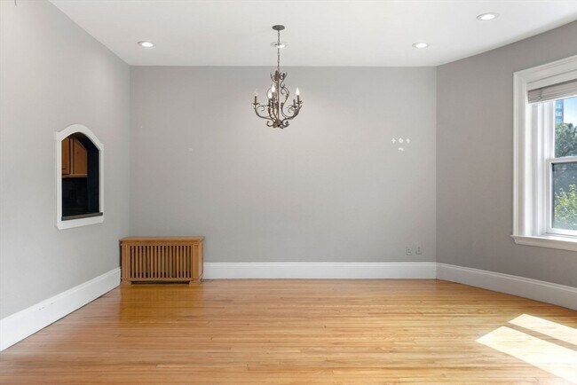 Building Photo - 1011 Beacon St