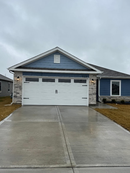 Building Photo - 893 N Buckeye St