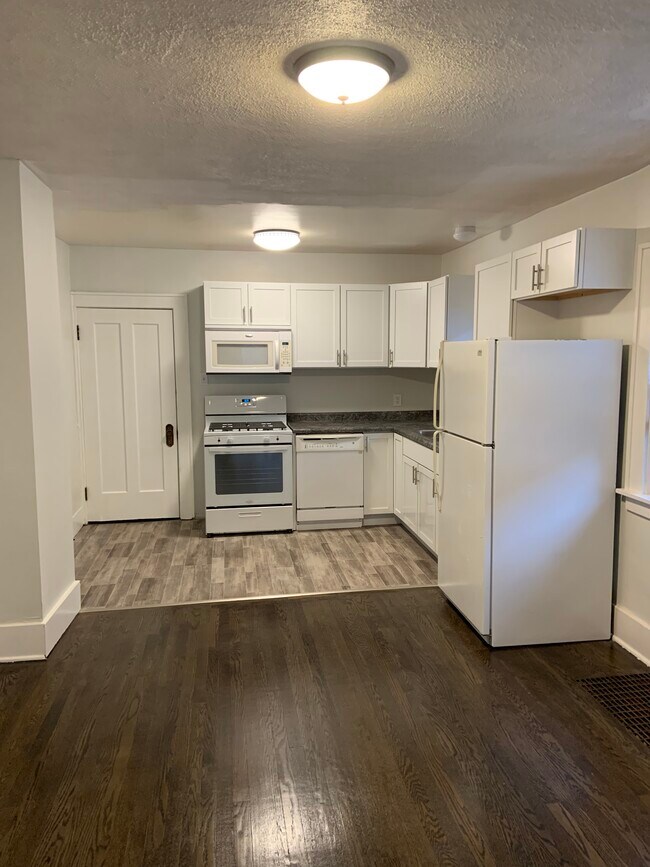 Kitchen - 1329 Blaine Ave