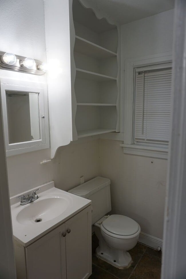 Building Photo - 2309 27th St