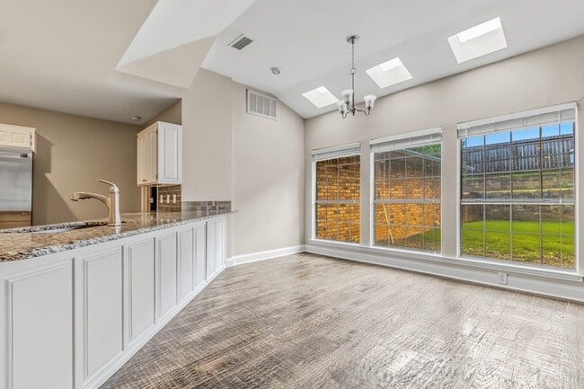 Building Photo - 102 Pebble Beach Dr
