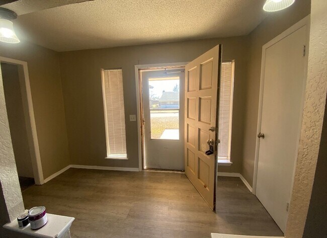Building Photo - 6617 Fawn Canyon Dr