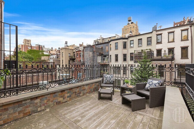 Building Photo - 31 W 84th St