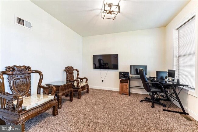 Building Photo - 321 Middletown Rd