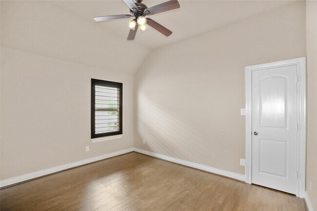 Building Photo - 28902 Davenport Dr