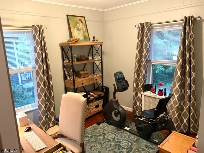 Building Photo - 36 Burnet St