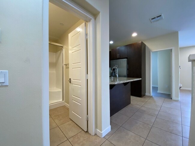 Building Photo - 3bedroom 3 bath home in the Solaire Commun...