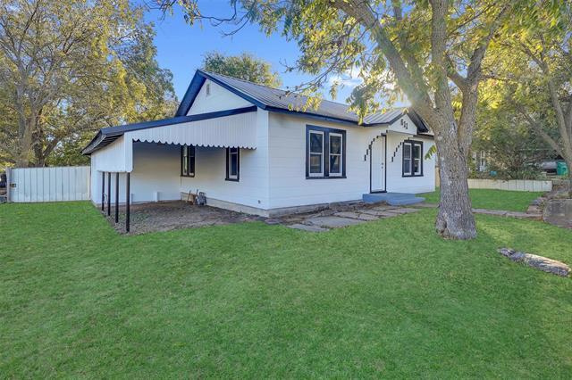 Building Photo - 611 W College St