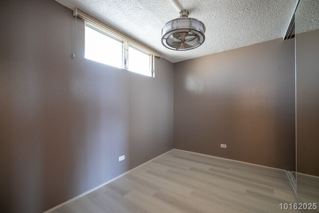 Building Photo - 2 Bed 2 Bath 2 Parking IN PEARL CITY