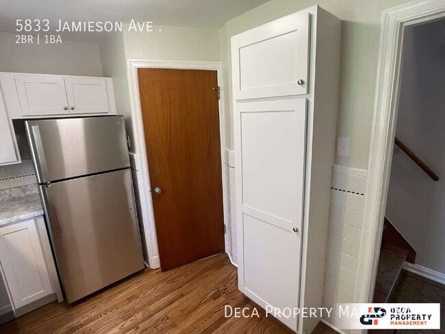 Building Photo - 5833 Jamieson Ave