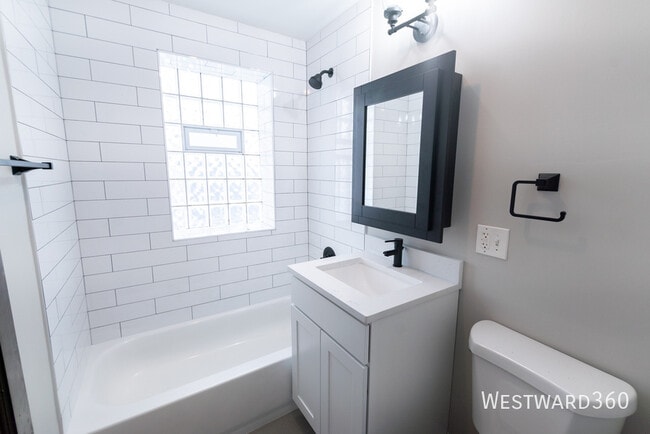 Building Photo - 4344 N Mozart-2E