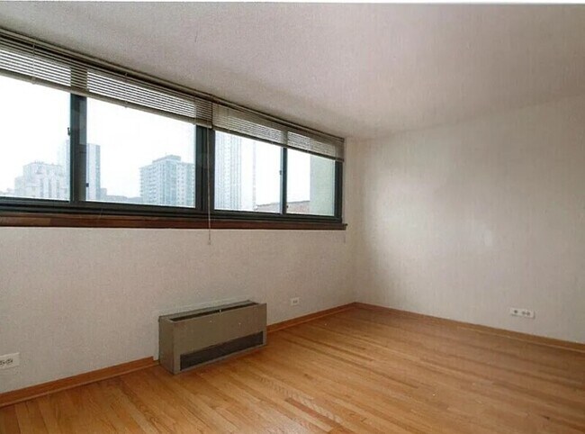 Building Photo - 30 E Division St