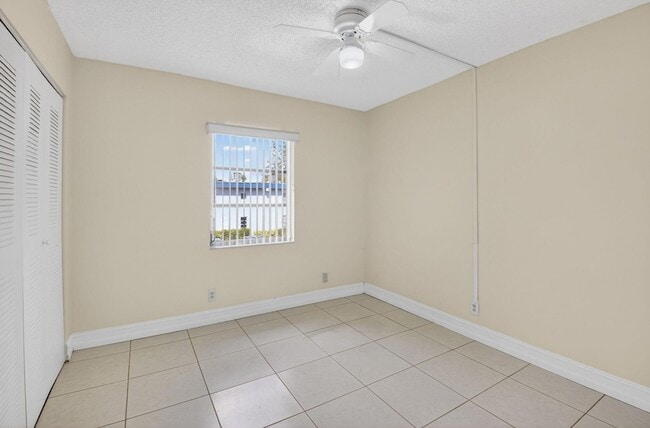 Building Photo - 7535 S Oriole Blvd