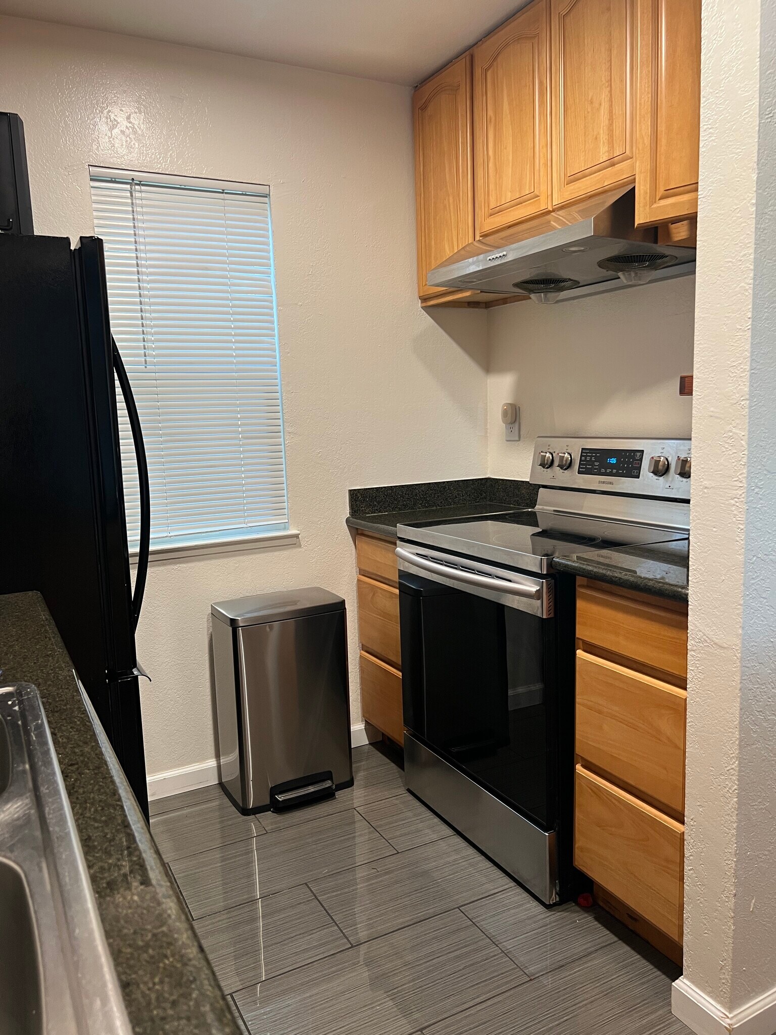 Building Photo - 1520 Parkwood Pl