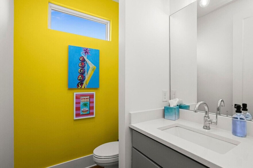 Building Photo - 1708 8th Ave S