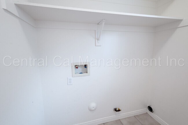 Building Photo - 3 Bedroom/2 Bath Home in San Lauren - $2150 per month!