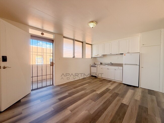 Building Photo - 1408 Liliha St