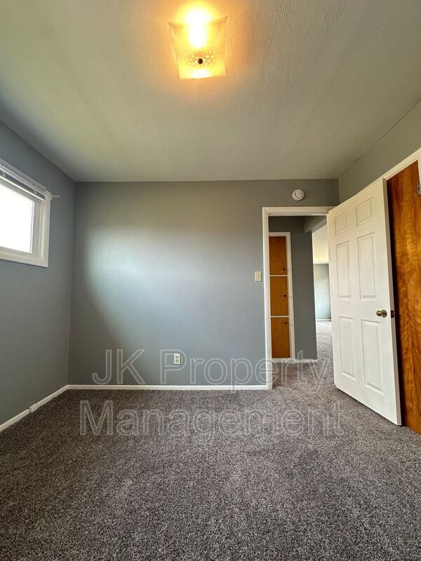 Building Photo - 3810 9th Ave S