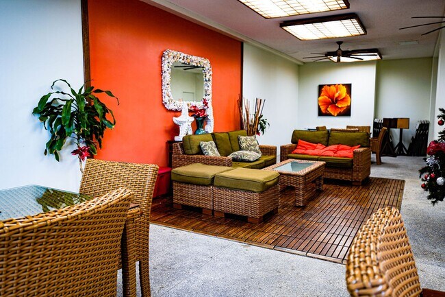 Building Photo - Hawaii Kai Condo with Resort-like Amenitie...