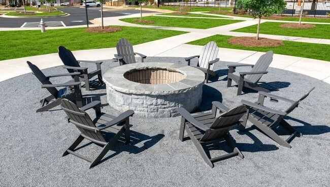 Building Photo - 853 York Aly