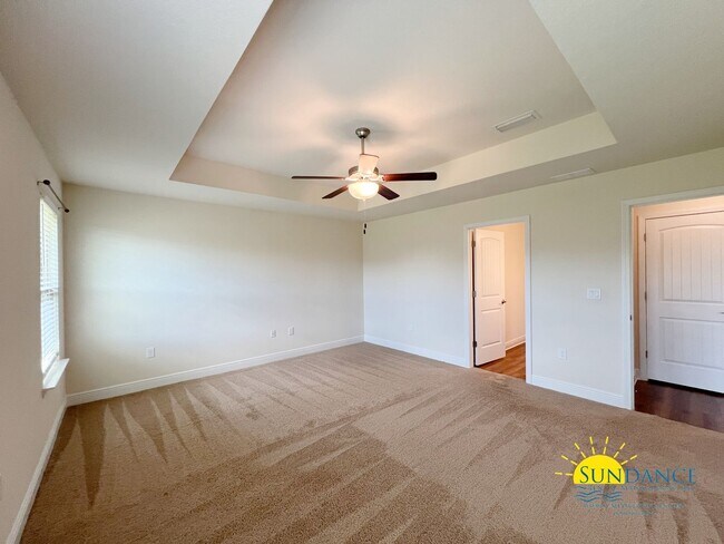 Building Photo - Stunning 4 Bedroom Home in Willow Creek Pl...