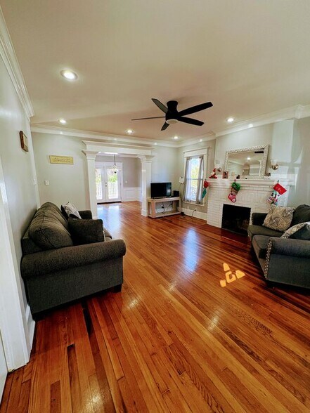 Building Photo - 7818 6th Ave S