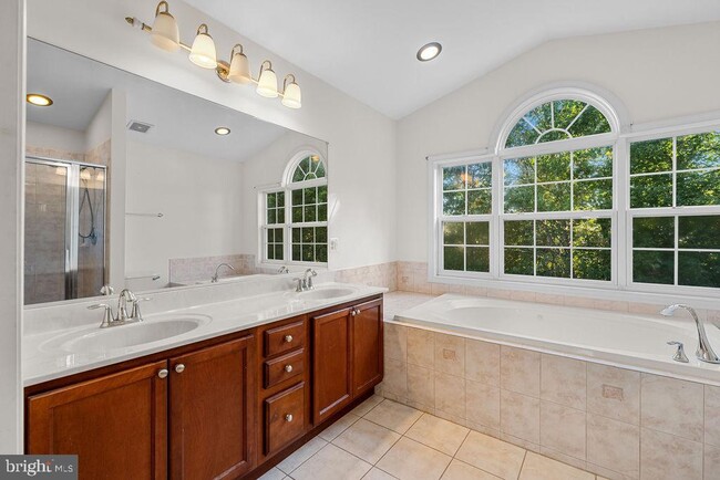 Building Photo - 8810 Great Gorge Way