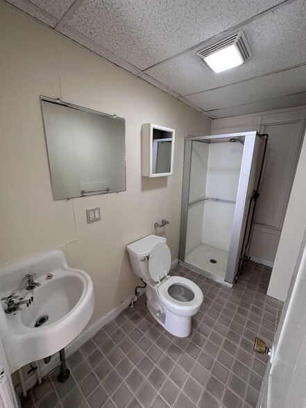 Building Photo - 9 Lakeview Terrace