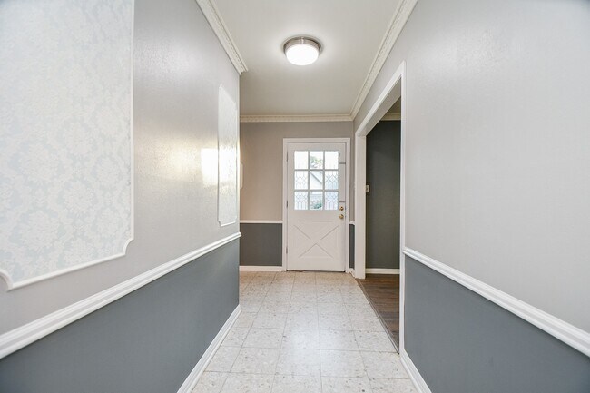 Building Photo - 7310 Ridge Oak Dr
