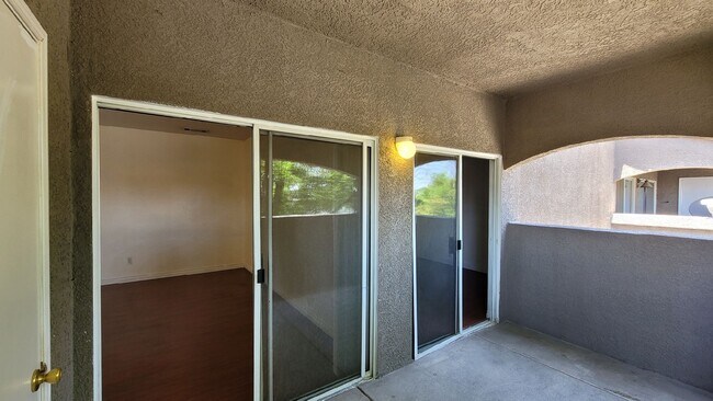 Building Photo - 5525 W Flamingo Rd