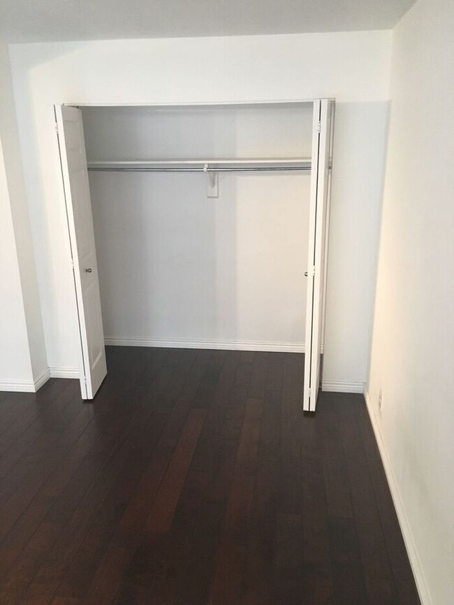 Building Photo - Modern Downtown Condo at Arlington Place