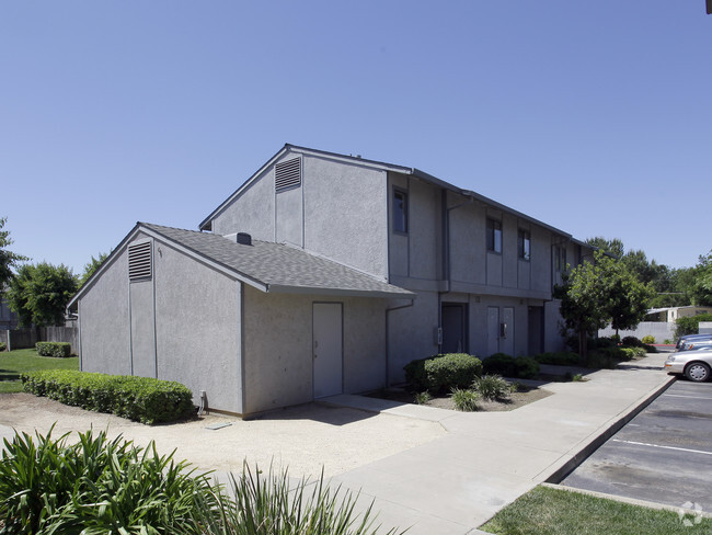 Building Photo - Mahal Plaza Apartments