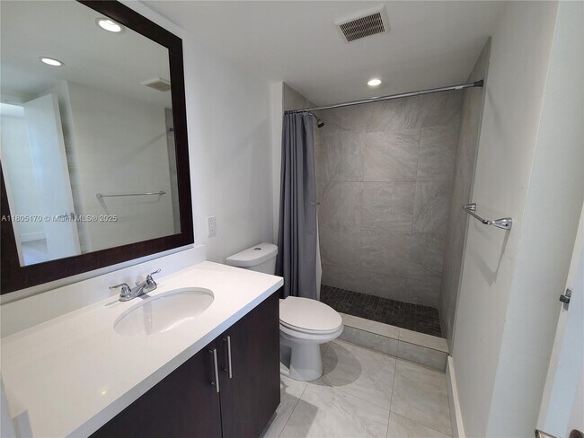Building Photo - 3625 N Country Club Dr