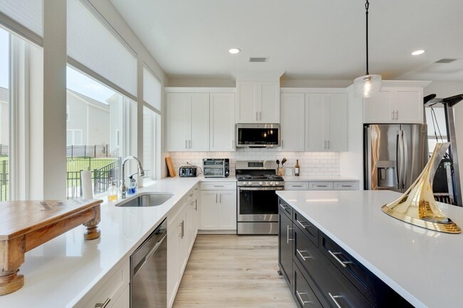 Building Photo - 5631 Fletcher Oaks Dr