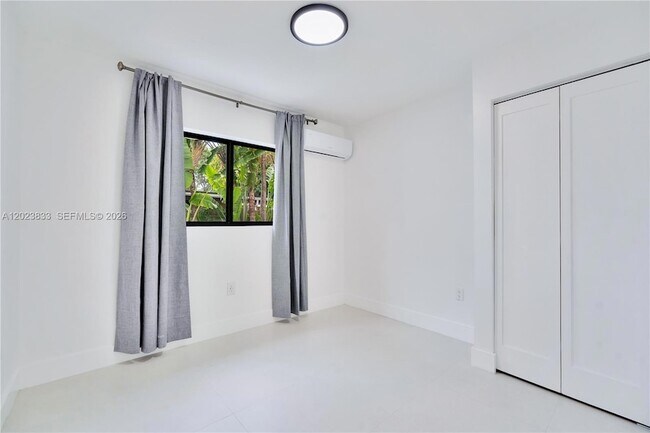 Building Photo - 6566 SW 35th St