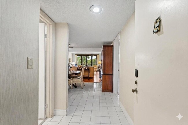 Building Photo - 16251 Golf Club Rd