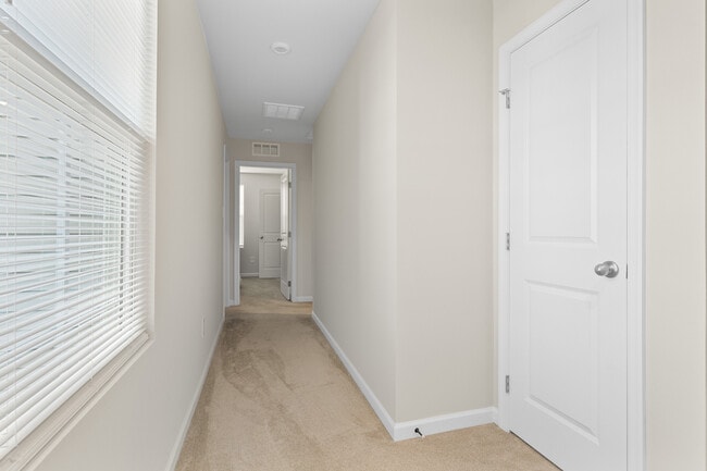 Building Photo - 178 Robinia Rd