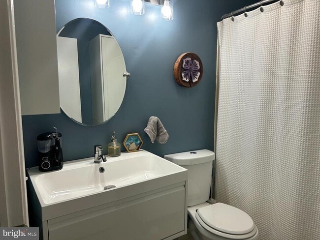 Building Photo - 13 Quince Ct