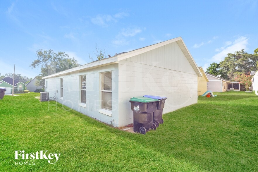 Building Photo - 7571 Groveoak Dr