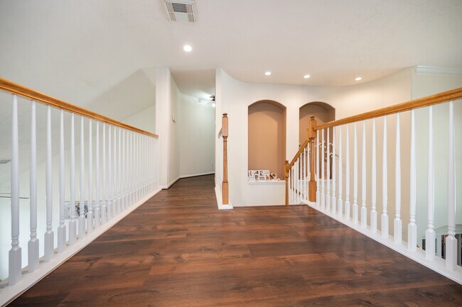 Building Photo - 1823 Blue Water Bay Dr