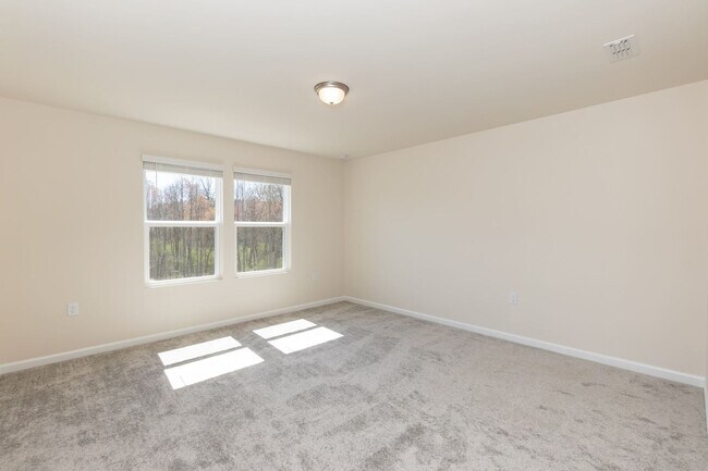 Building Photo - Three Bedroom Home!