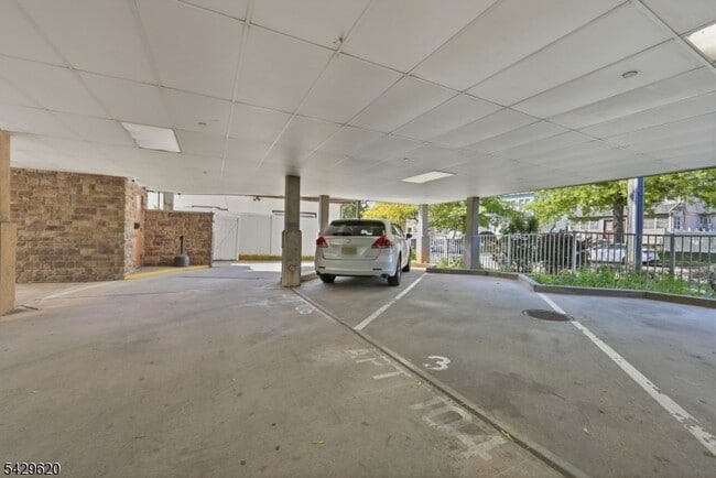 Building Photo - 594-596 Jefferson Avenue Unit 104