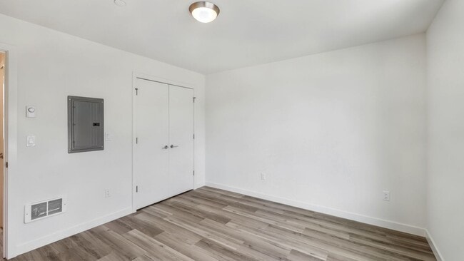 Building Photo - Modern Mount Baker Living