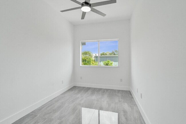 Building Photo - 1215 W Las Olas Blvd